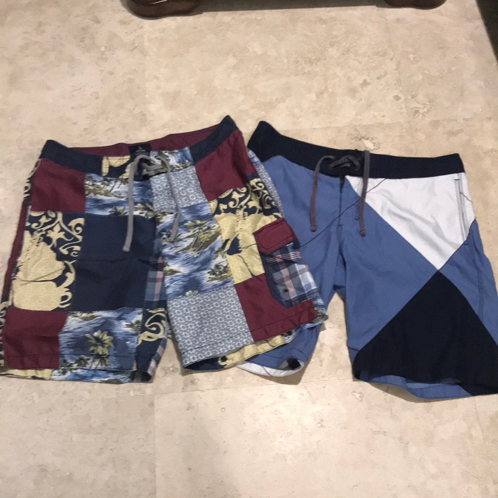 💕HP💕Old Navy men’s board shorts bundle - size L